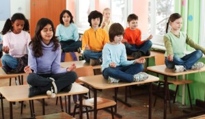 Séance de méditation en école primaire
